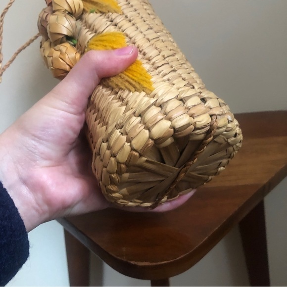 VINTAGE wicker/rattan wine bottle holder - Picture 7 of 10